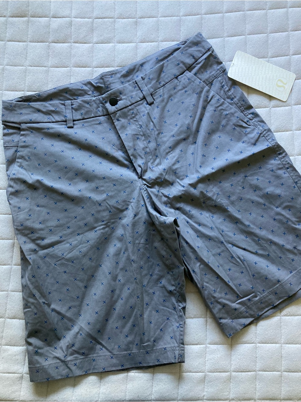lululemon athletica Men’s Light Gray The Works Shorts w/ Navy Micro Cross Print